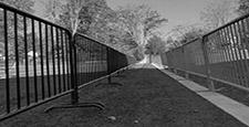 black-stanchion-retract black-stanchion-retractable